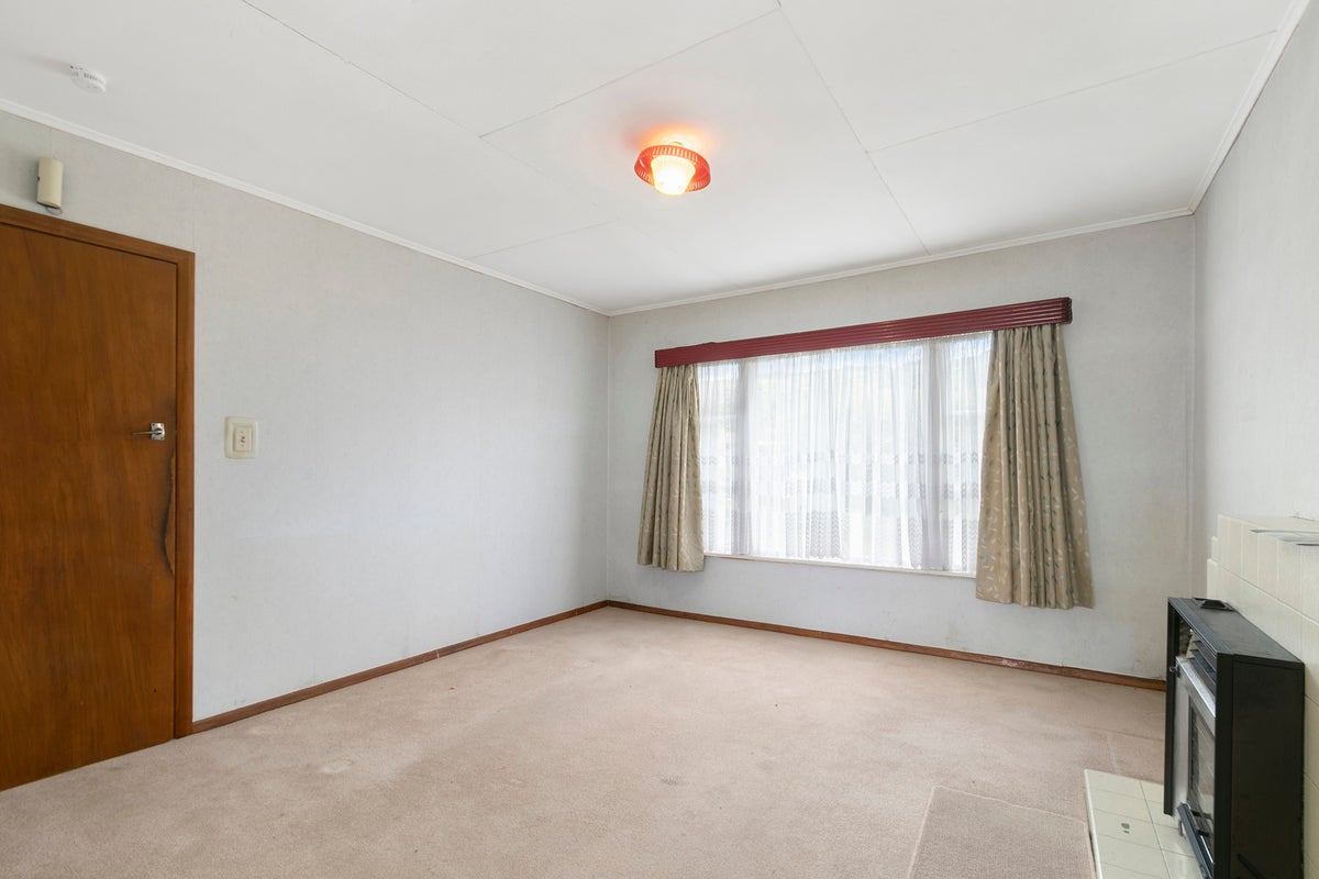 42 Wainuiomata Road, Wainuiomata, Lower Hutt - Carousel 12