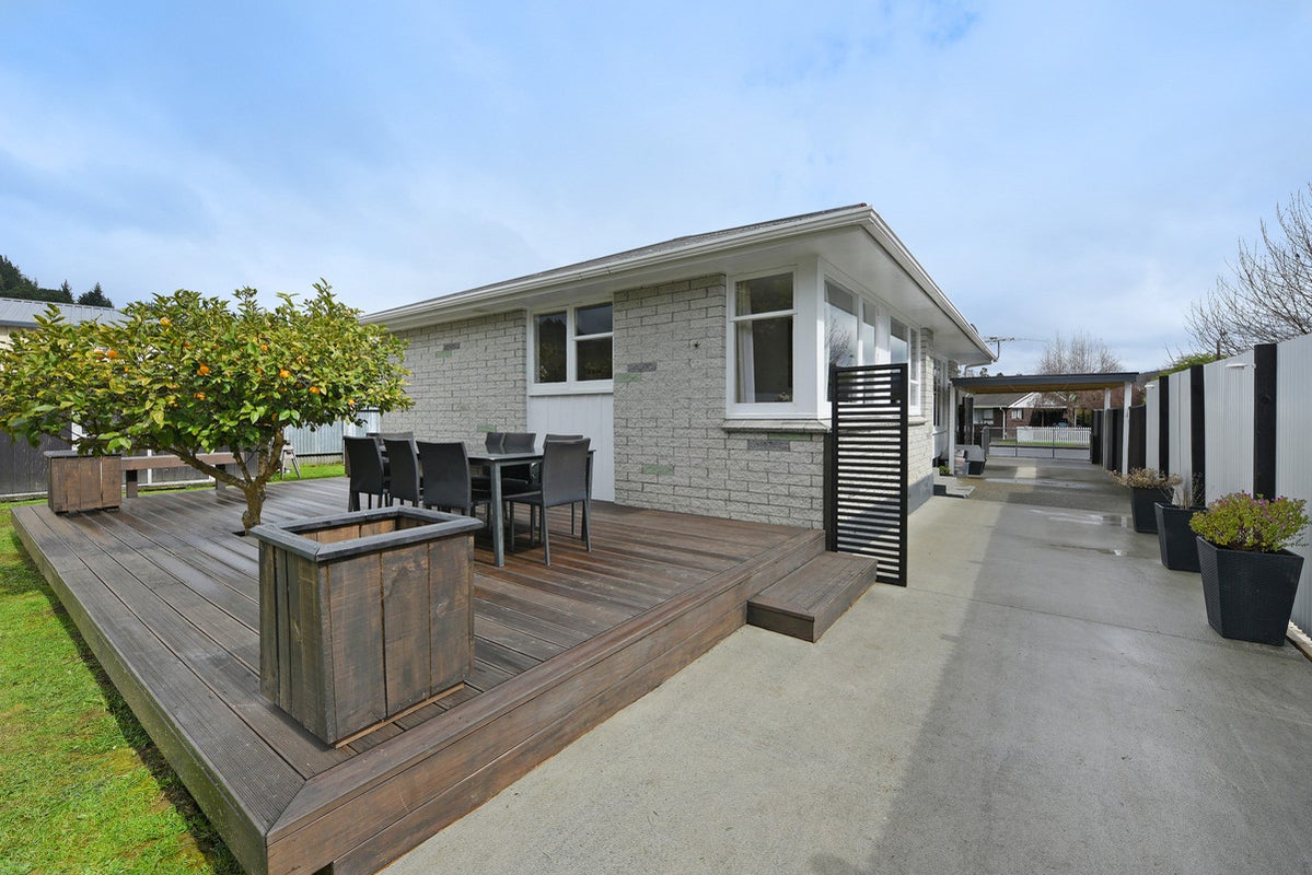 38 Oregon Drive, Maoribank, Upper Hutt - Carousel 1