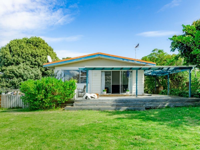 17 Eruini Street, Waikanae Beach, Waikanae - Carousel 1
