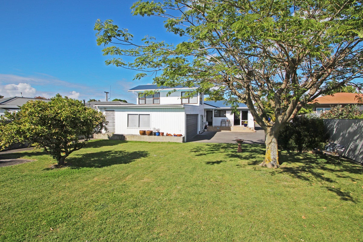 11 Trinity Crescent, Pirimai, Napier - Carousel 1