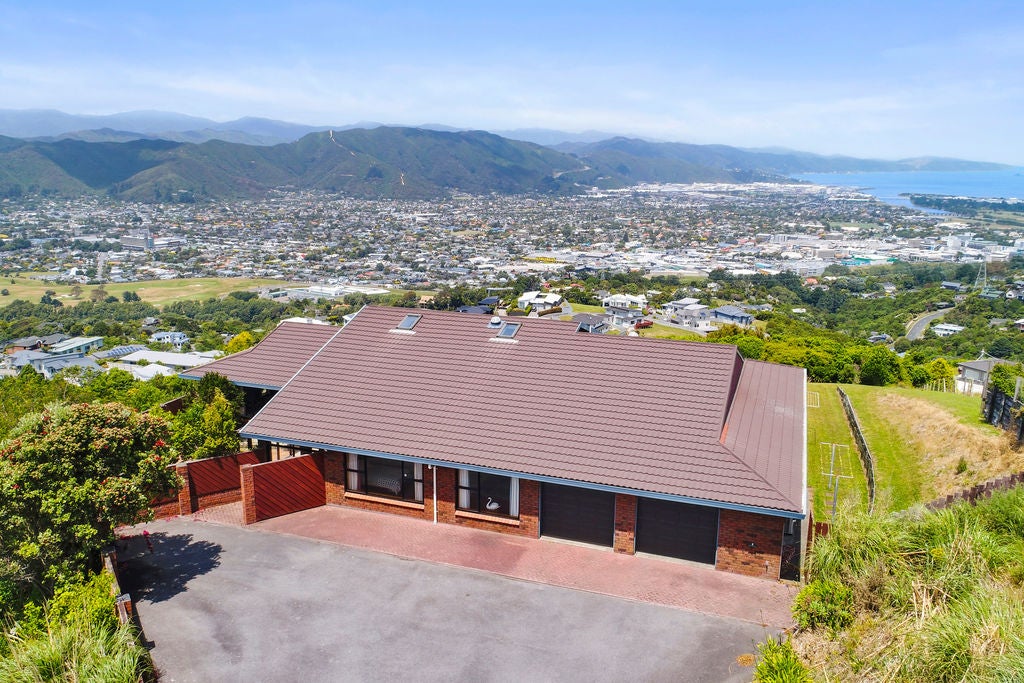 8 Crestview Grove, Belmont, Lower Hutt - Carousel 1