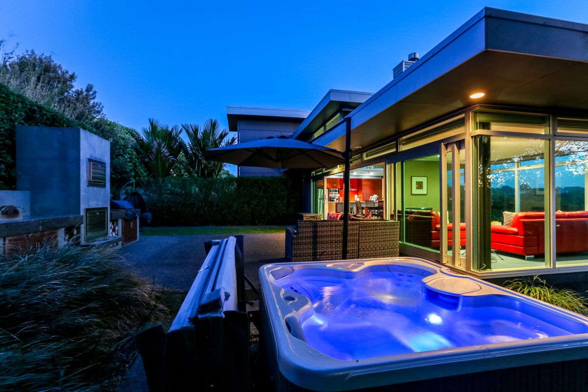 6B Highfield Place, Highlands Park, New Plymouth - Carousel 2