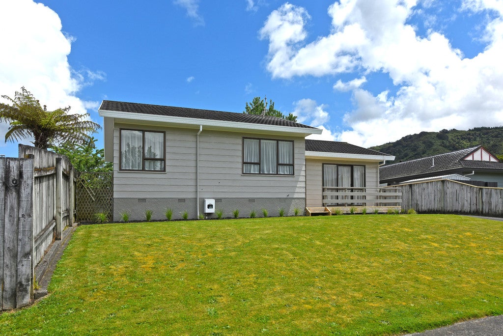 3 Memphis Grove, Totara Park, Upper Hutt - Carousel 18