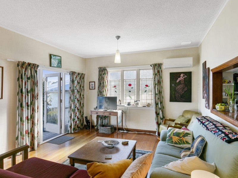 16 Totara Road, Miramar, Wellington - Carousel 2