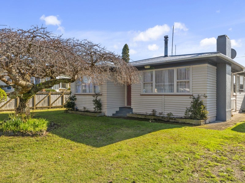 22 Darroch Street, Fairy Springs, Rotorua - Carousel 1