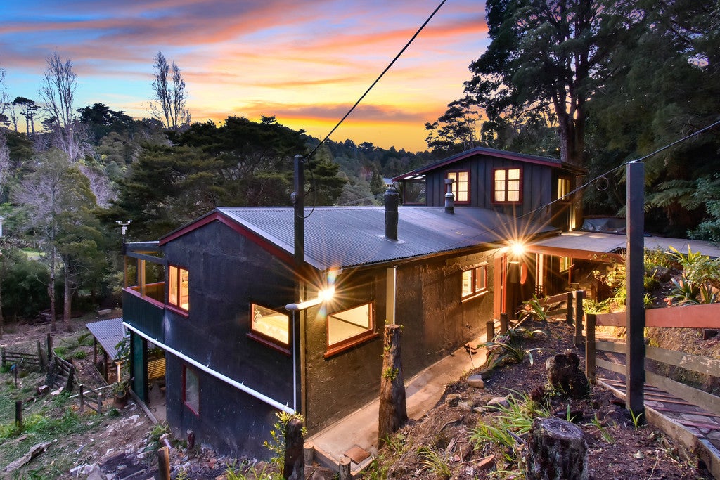 83 Warner Park Avenue, Laingholm, Auckland - Carousel 1