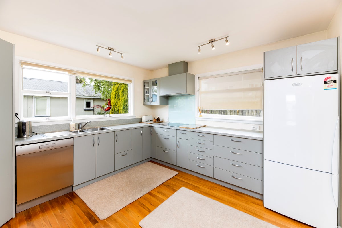 4 Falcon Street, New Brighton, Christchurch - Carousel 2