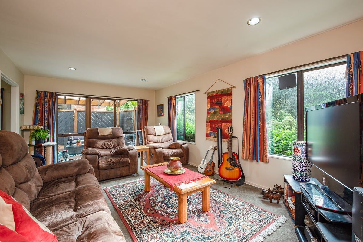 59 Helston Road, Paparangi, Wellington - Carousel 2