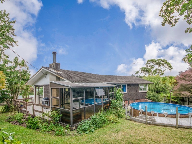 59 Castleford Street, Green Bay, Auckland - Carousel 1