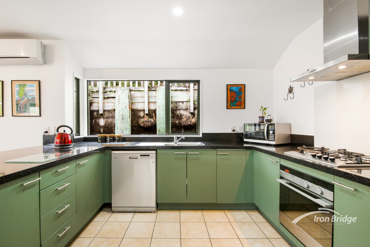 17D Langana Avenue, Browns Bay, Auckland - Carousel 2