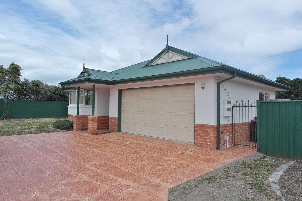10 Glengyle Place, Linwood, Christchurch - Carousel 1