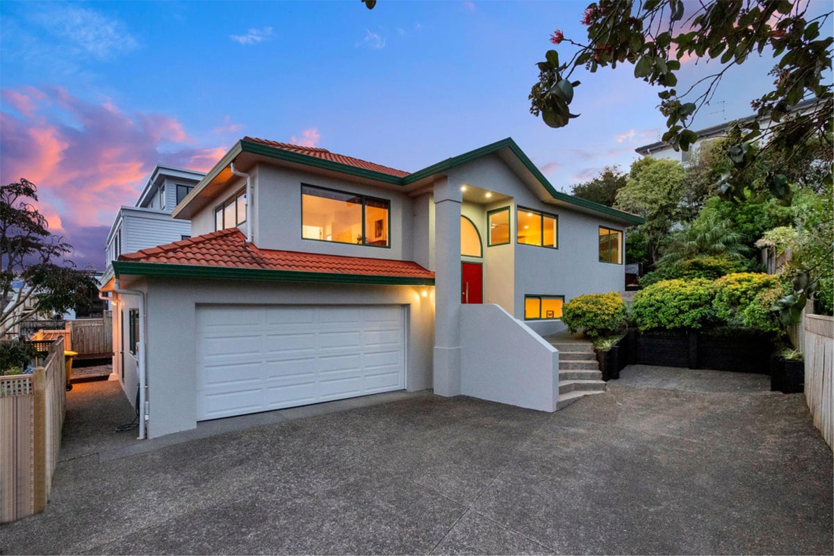 2/8 Carrigans Close, Pinehill, Auckland - Carousel 1