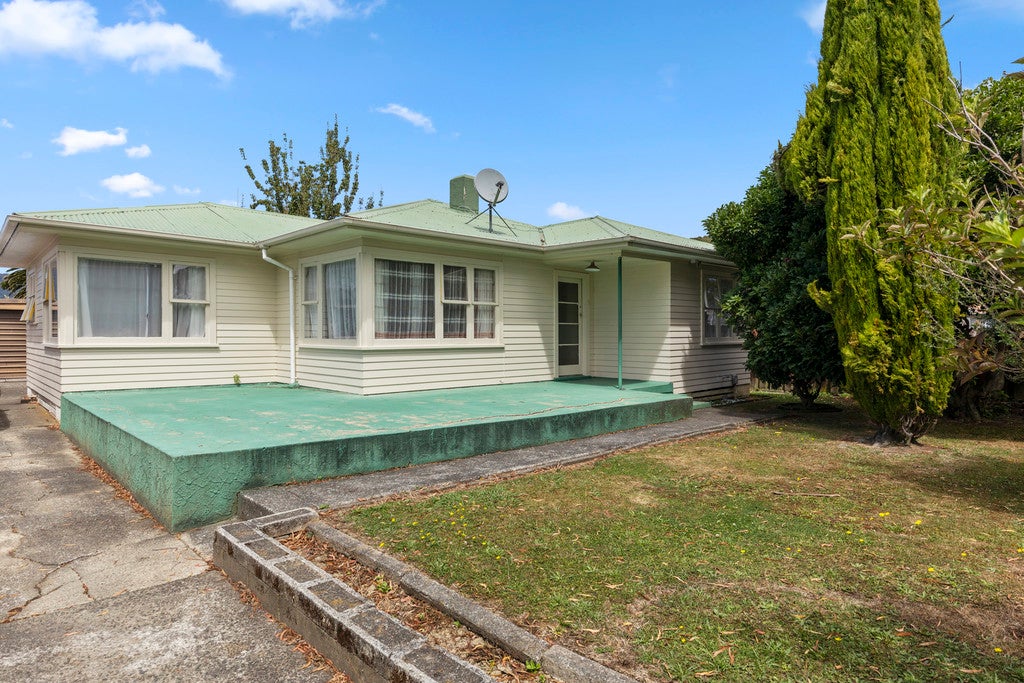 26 Parkway, Wainuiomata, Lower Hutt - Carousel 1