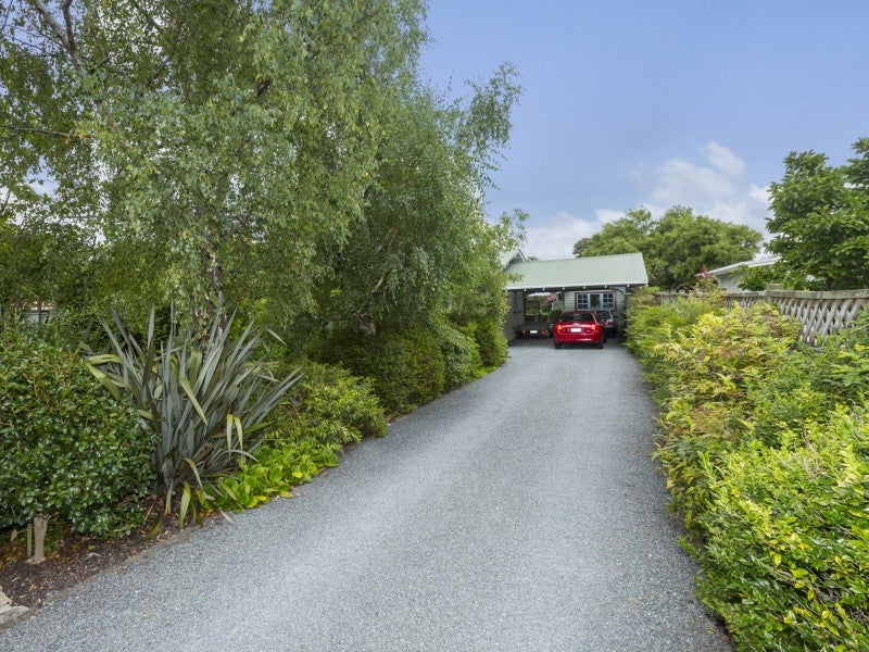 10 Sutherland Avenue, Silverstream, Upper Hutt - Carousel 2