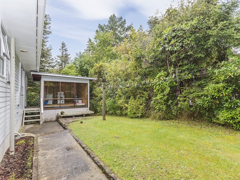 76 Blue Mountains Road, Pinehaven, Upper Hutt - Carousel 20