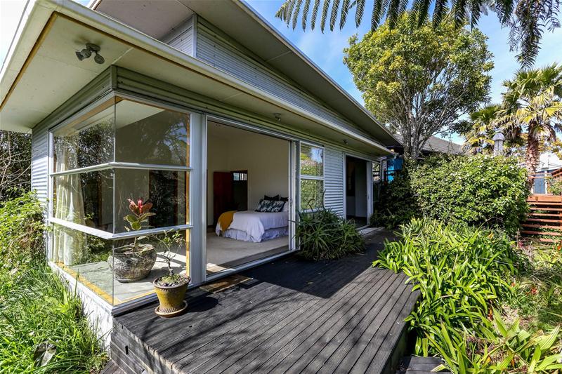 15B Budleigh Street, Frankleigh Park, New Plymouth - Carousel 1