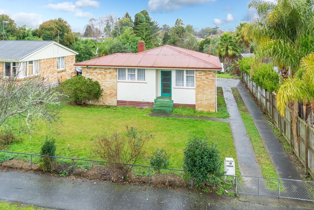 84 Pine Avenue, Melville, Hamilton - Carousel 1