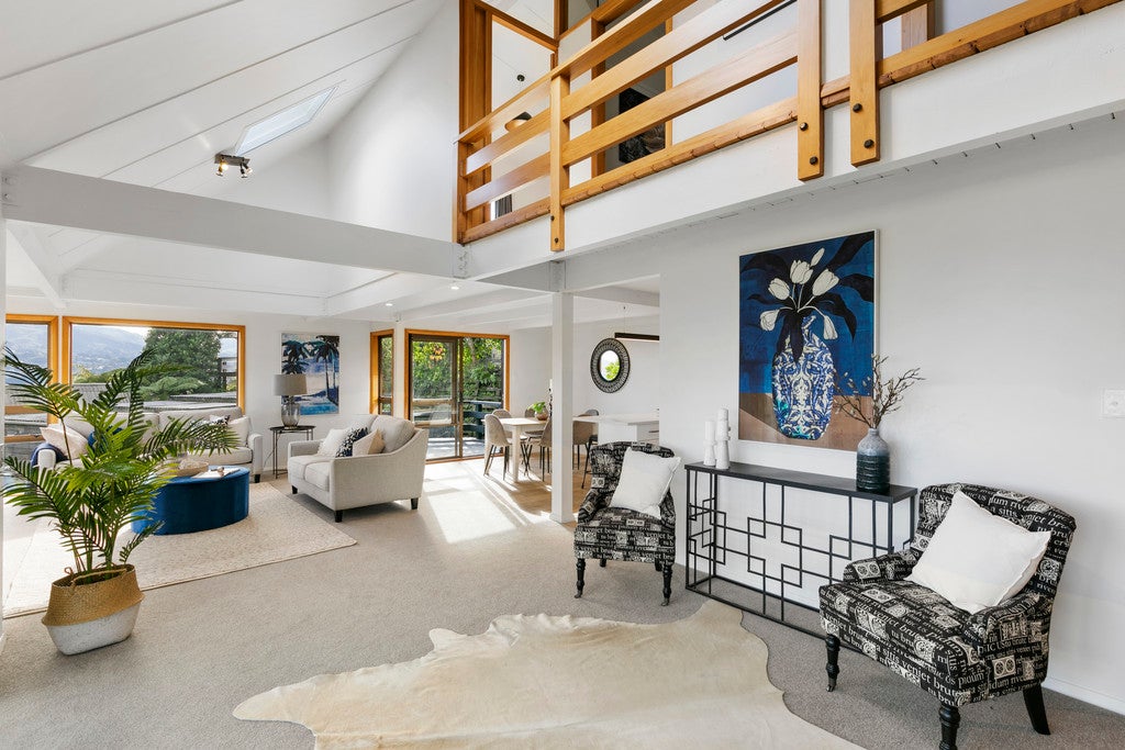 2 Farrelly Grove, Fairfield, Lower Hutt - Carousel 1