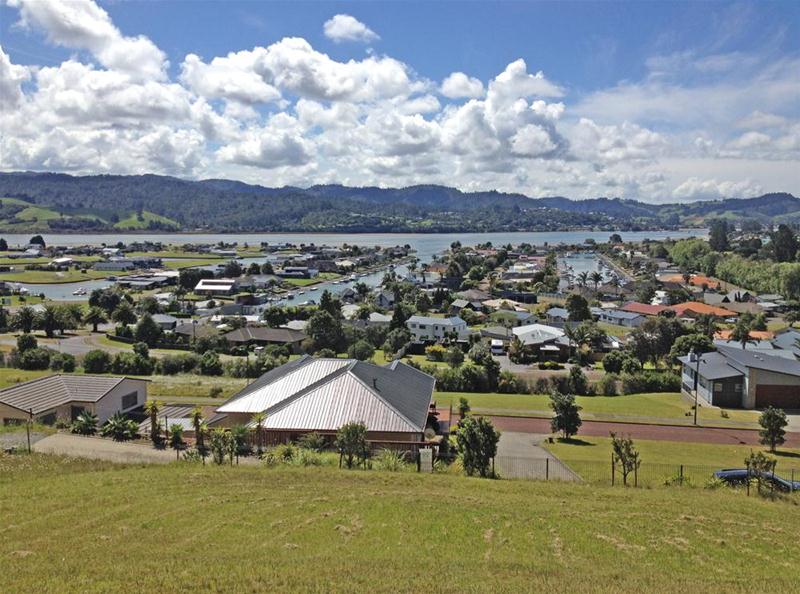 44 Panorama Parade, Hikuai, Pauanui - Carousel 1