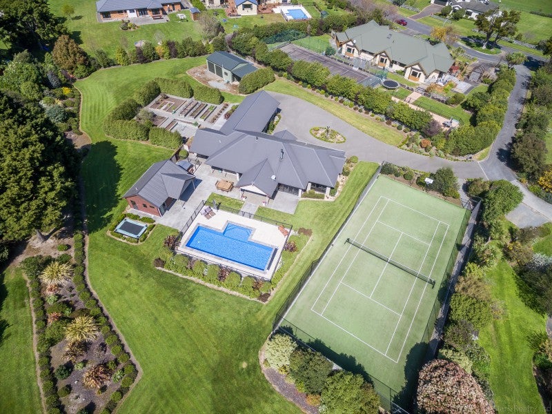 8 Malcolm Gillies Grove, Totara Park, Upper Hutt - Carousel 1