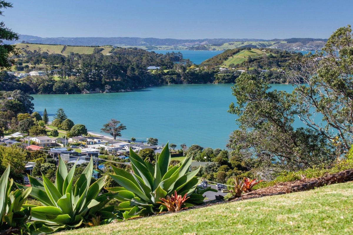20 Burrell Road Extension, Oneroa, Waiheke Island - Carousel 1