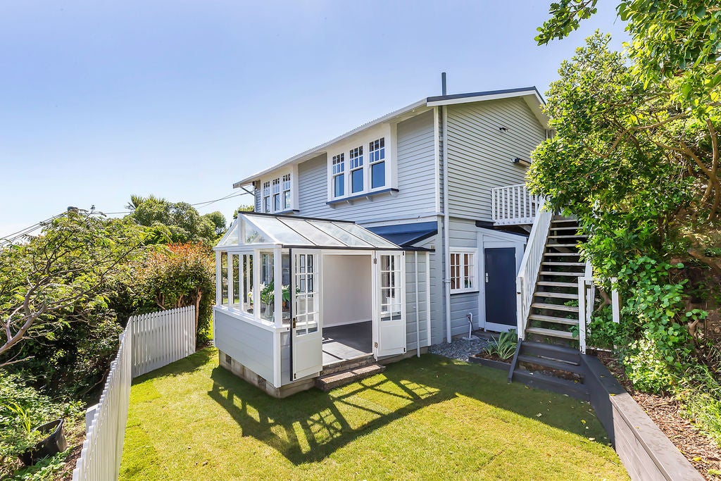 1 Saint Michaels Crescent, Kelburn, Wellington - Carousel 2