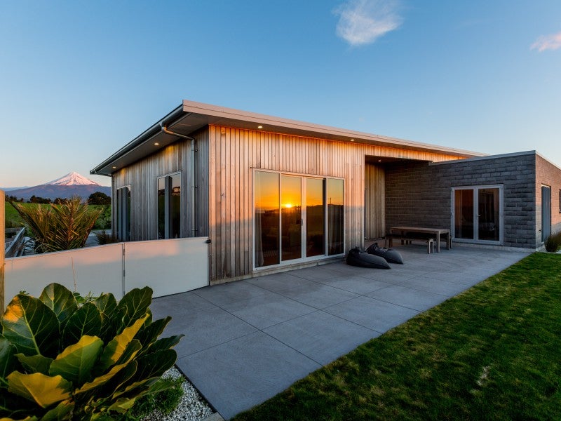 661 South Road, Omata, New Plymouth - Carousel 1