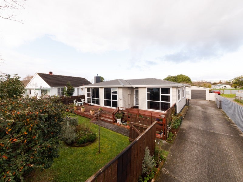42 Ellesmere Crescent, Highbury, Palmerston North - Carousel 1