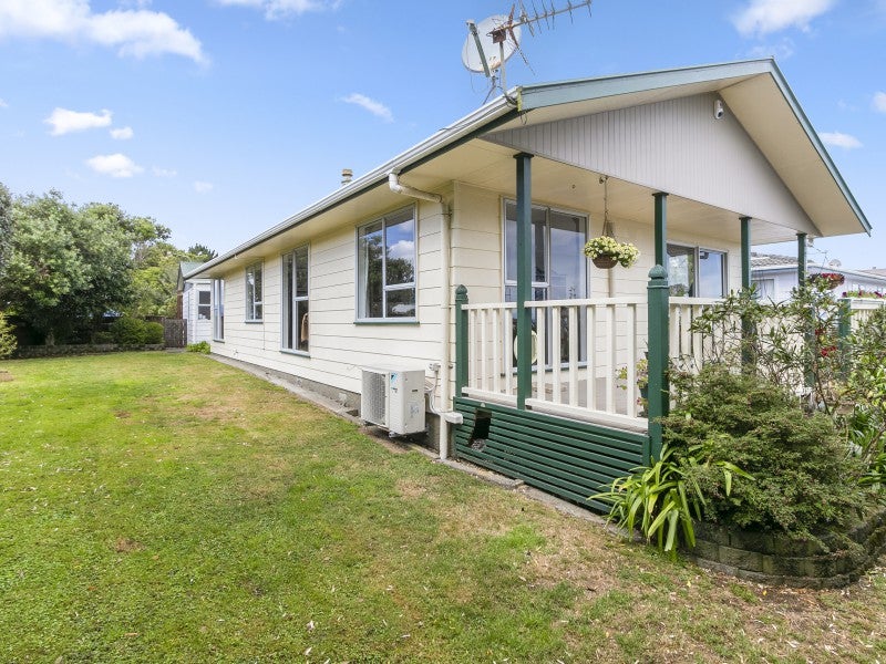 6 Outram Grove, Kelson, Lower Hutt - Carousel 1