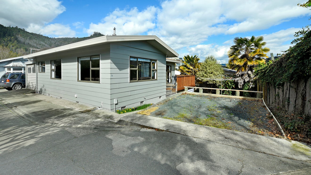 2/25 Tipahi Street, Nelson South, Nelson - Carousel 1
