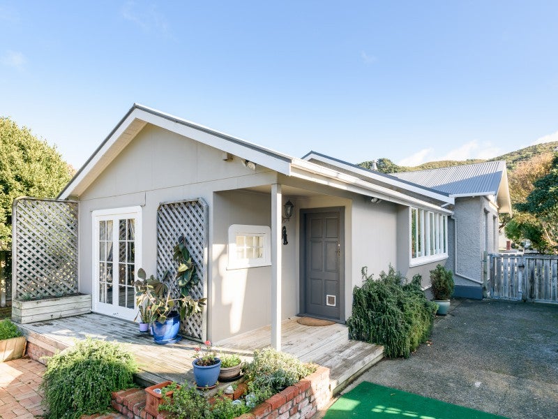 171 The Parade, Island Bay, Wellington - Carousel 24