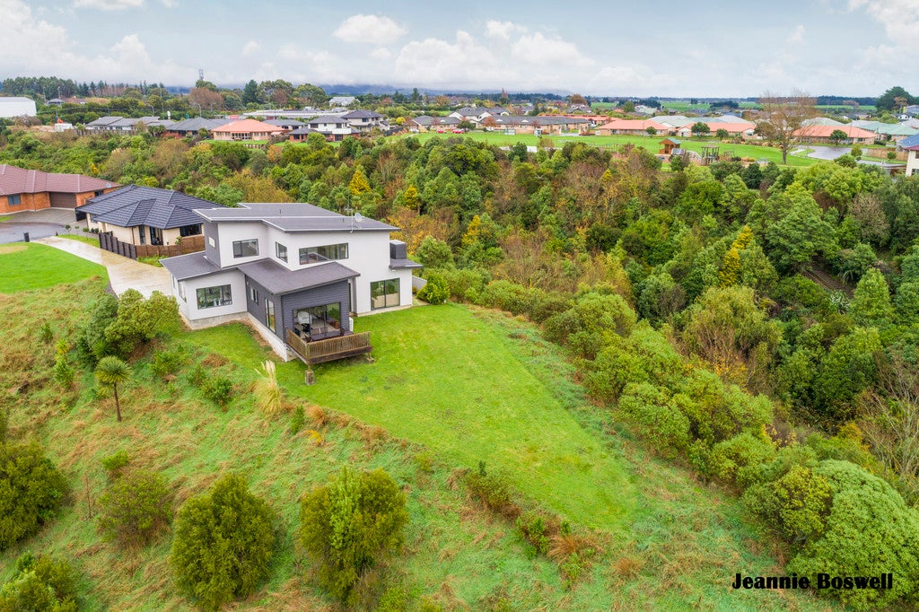26 Silkwood Place, Fitzherbert, Palmerston North - Carousel 2