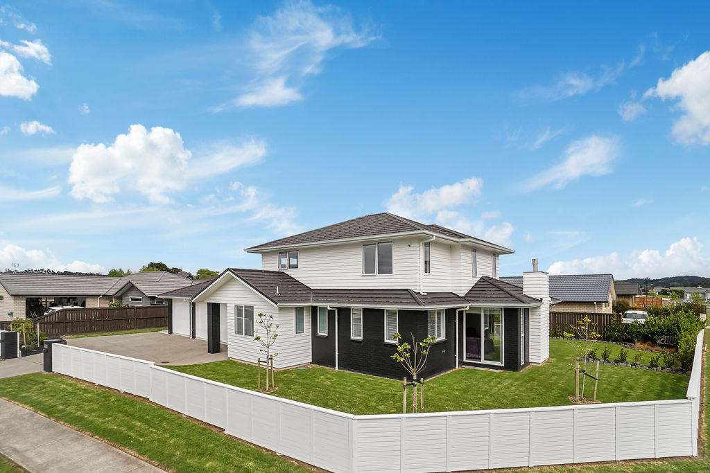 25 Larmer Drive, Huapai, Kumeu - Carousel 1