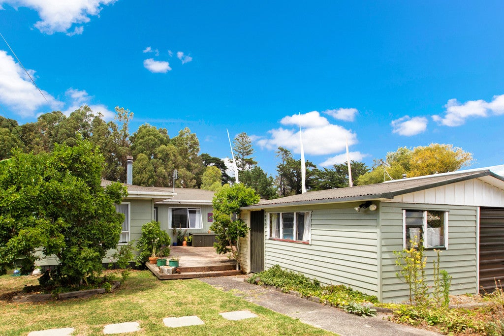 11 Mitchell Road, Surfdale, Waiheke Island - Carousel 1