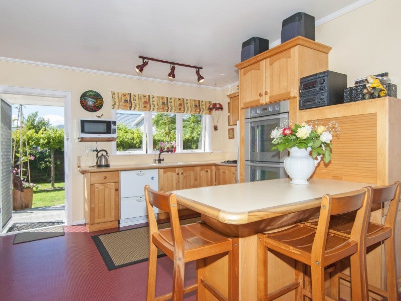 86 Kings Crescent, Hutt Central, Lower Hutt - Carousel 2