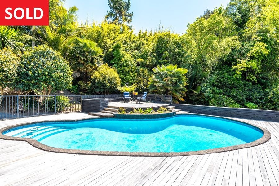 289 Point View Drive, Shamrock Park, Auckland - Carousel 1
