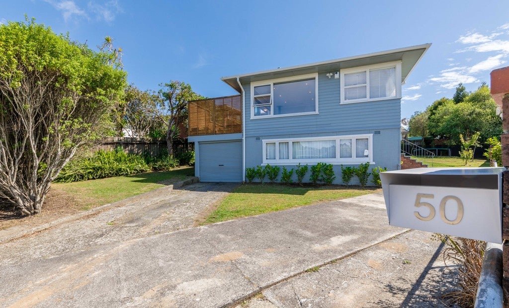 50 La Rosa Street, Green Bay, Auckland - Carousel 1