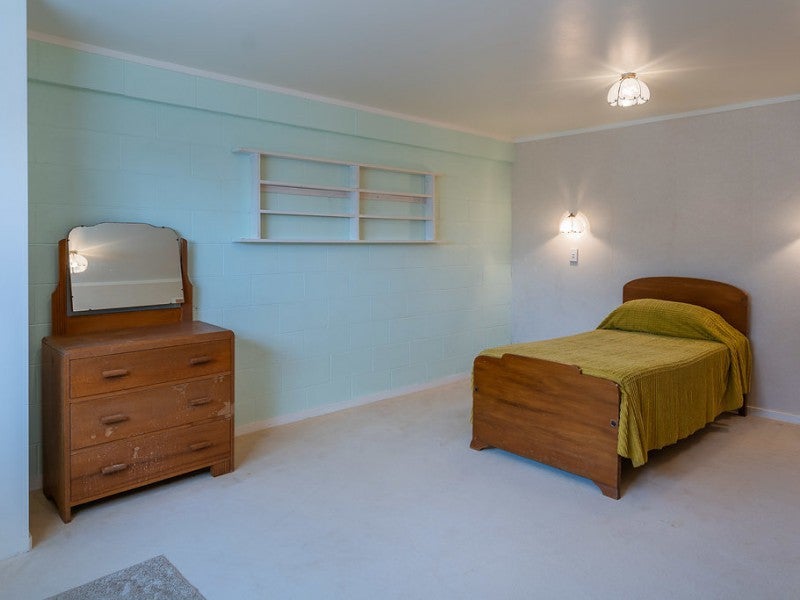 6 Kaka Street, Waikanae - Carousel 24