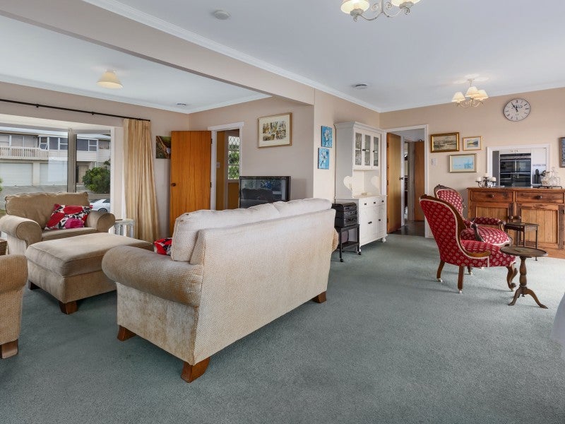 6 Compass Way, Whitby, Porirua - Carousel 26
