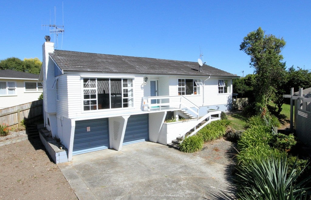 29 Parkes Avenue, Saint Johns Hill, Whanganui - Carousel 1