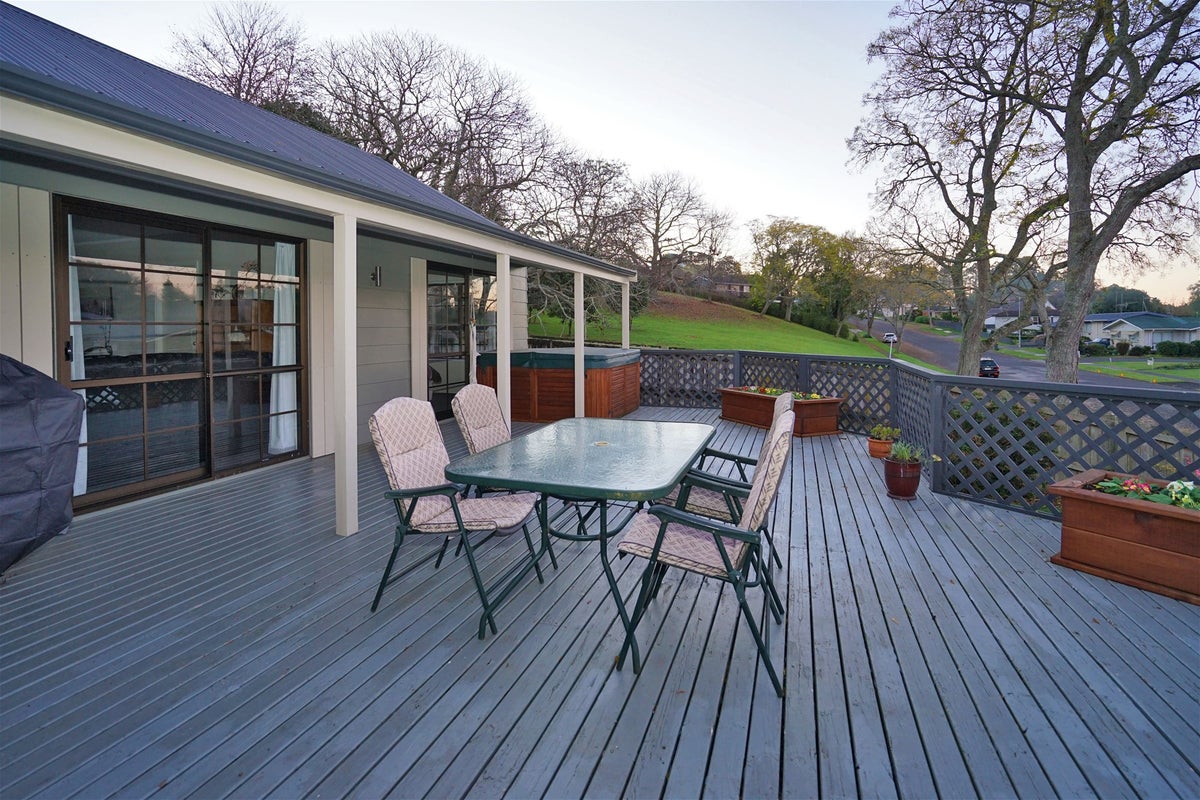 40 Exeter Street, Glenview, Hamilton - Carousel 14