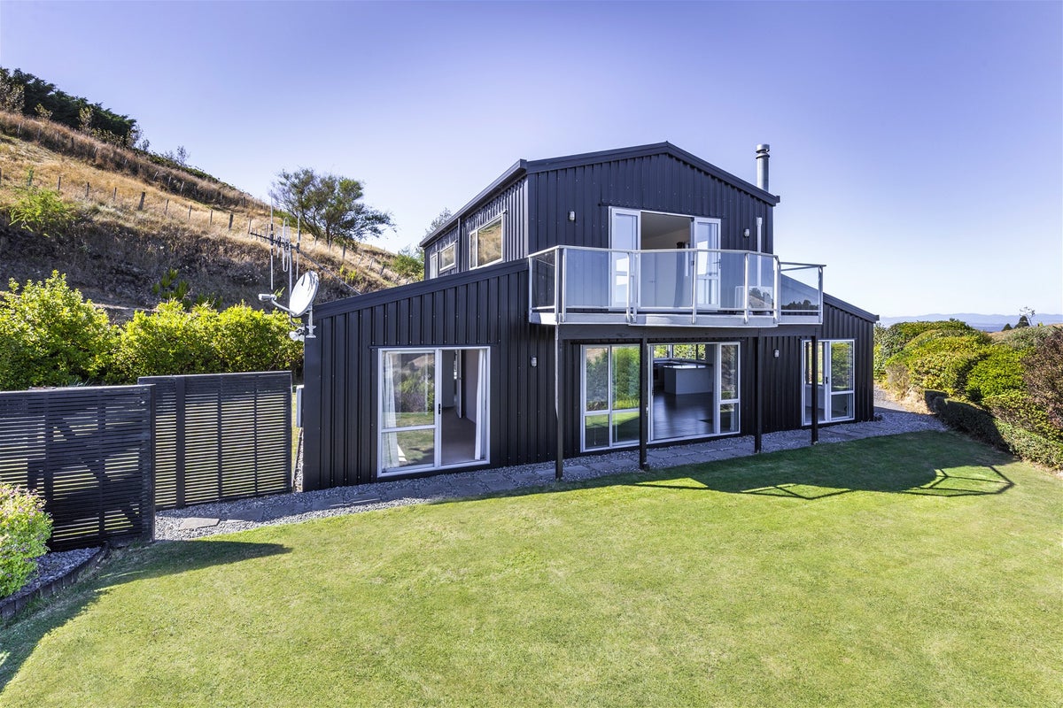 1 Edge Hill, Acacia Bay, Taupo - Carousel 2