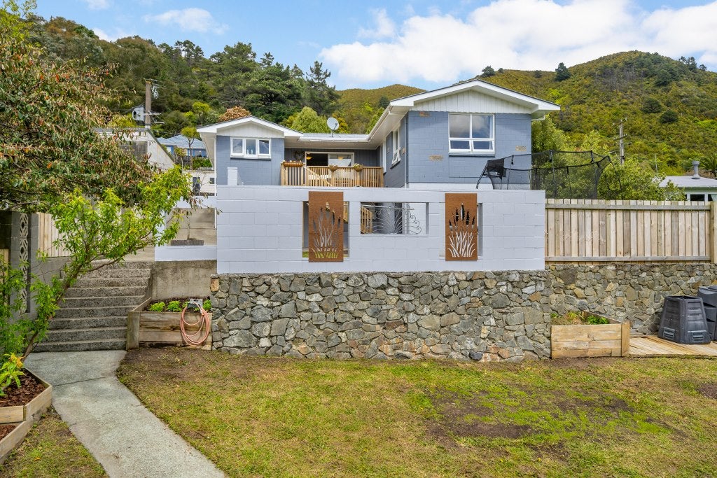 6 Holmes Grove, Naenae, Lower Hutt - Carousel 2