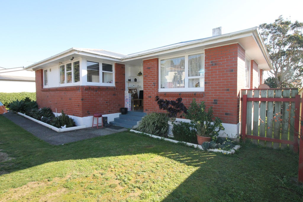 18 Marne Grove, Waitangirua, Porirua - Carousel 2