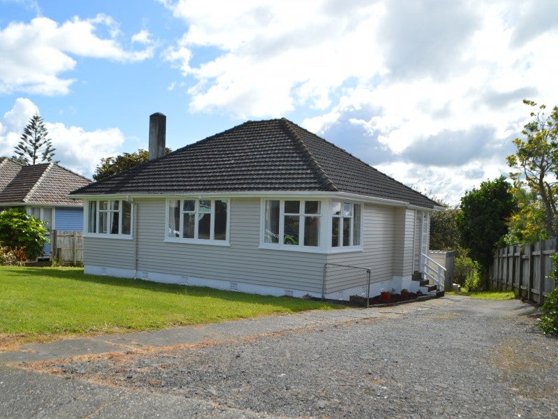 4 Muturangi Grove, Elsdon, Porirua - Carousel 1