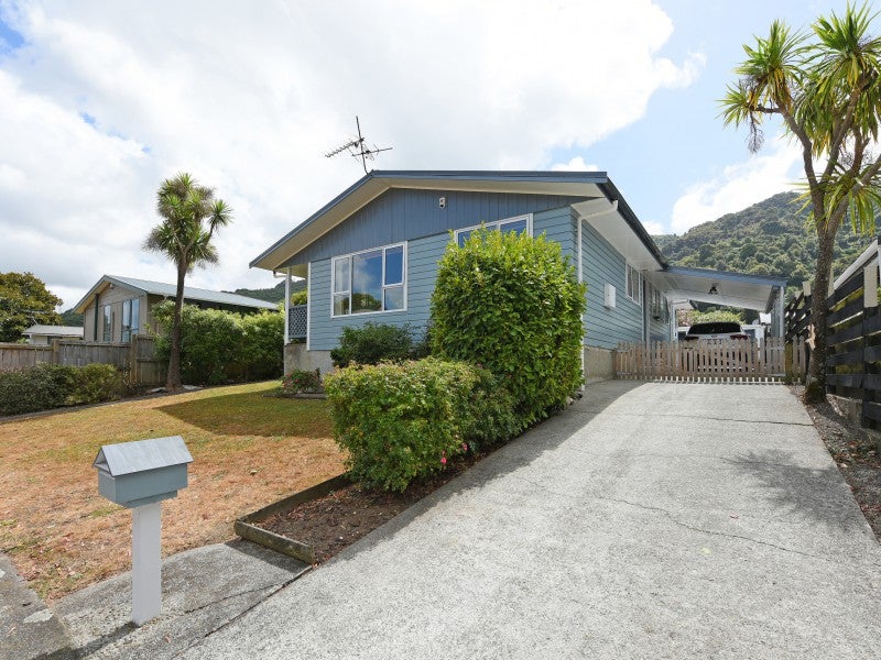 188 California Drive, Totara Park, Upper Hutt - Carousel 1