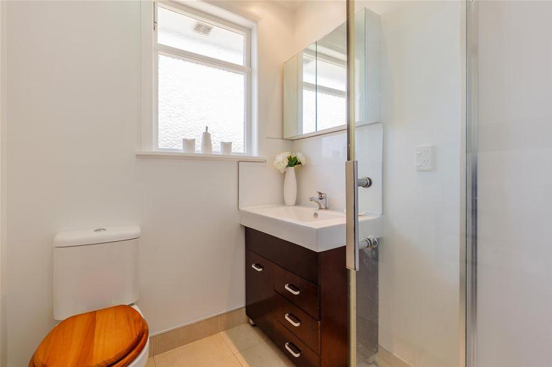 5B Anderson Avenue, Point England, Auckland - Carousel 18