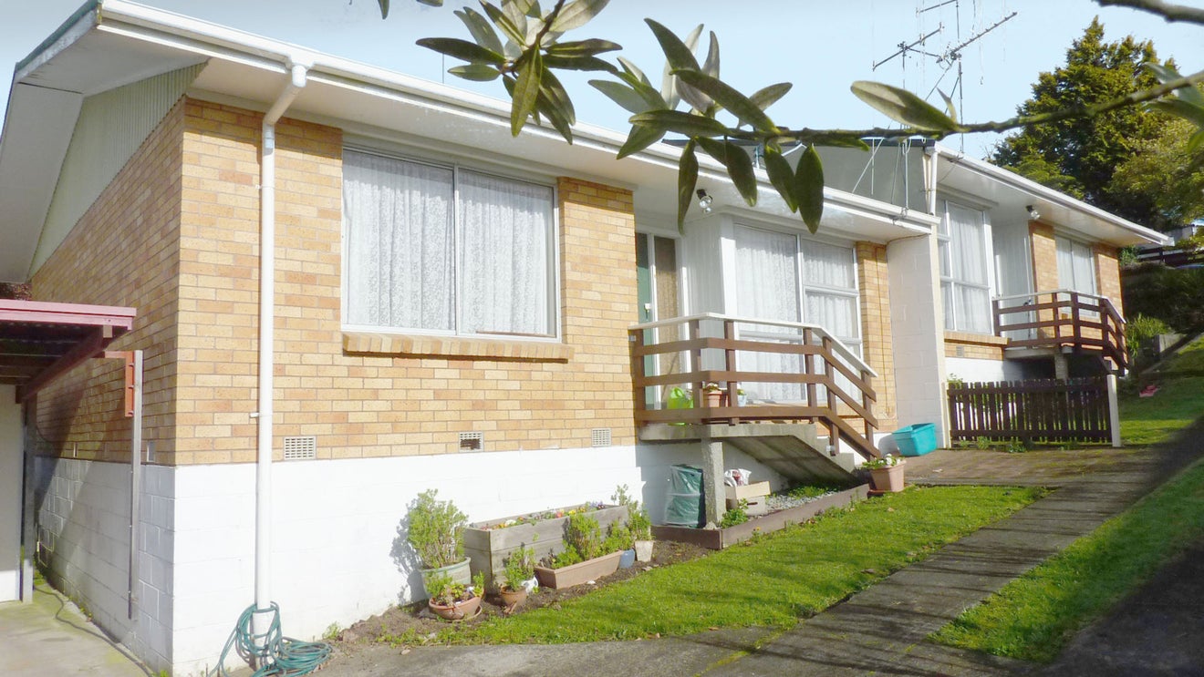 48A Acacia Crescent, Glenview, Hamilton - Carousel 1