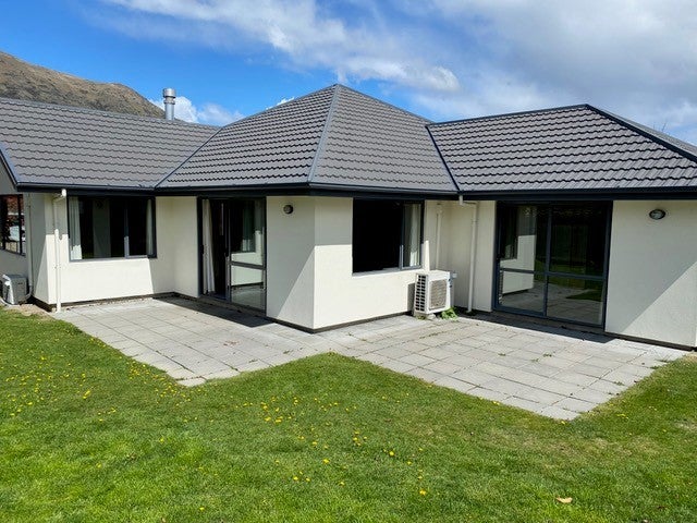 61 Howards Drive, Lake Hayes, Queenstown - Carousel 1