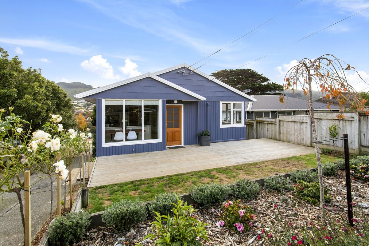 40 Taylor Terrace, Tawa, Wellington - Carousel 1